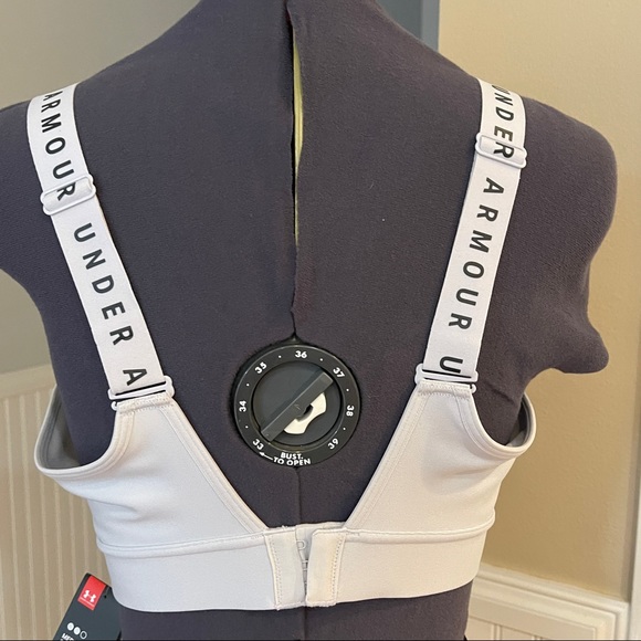 New Under Armour Sports Bra Adjustable Cross Straps LARGE Medium Support NWT - Picture 9 of 9